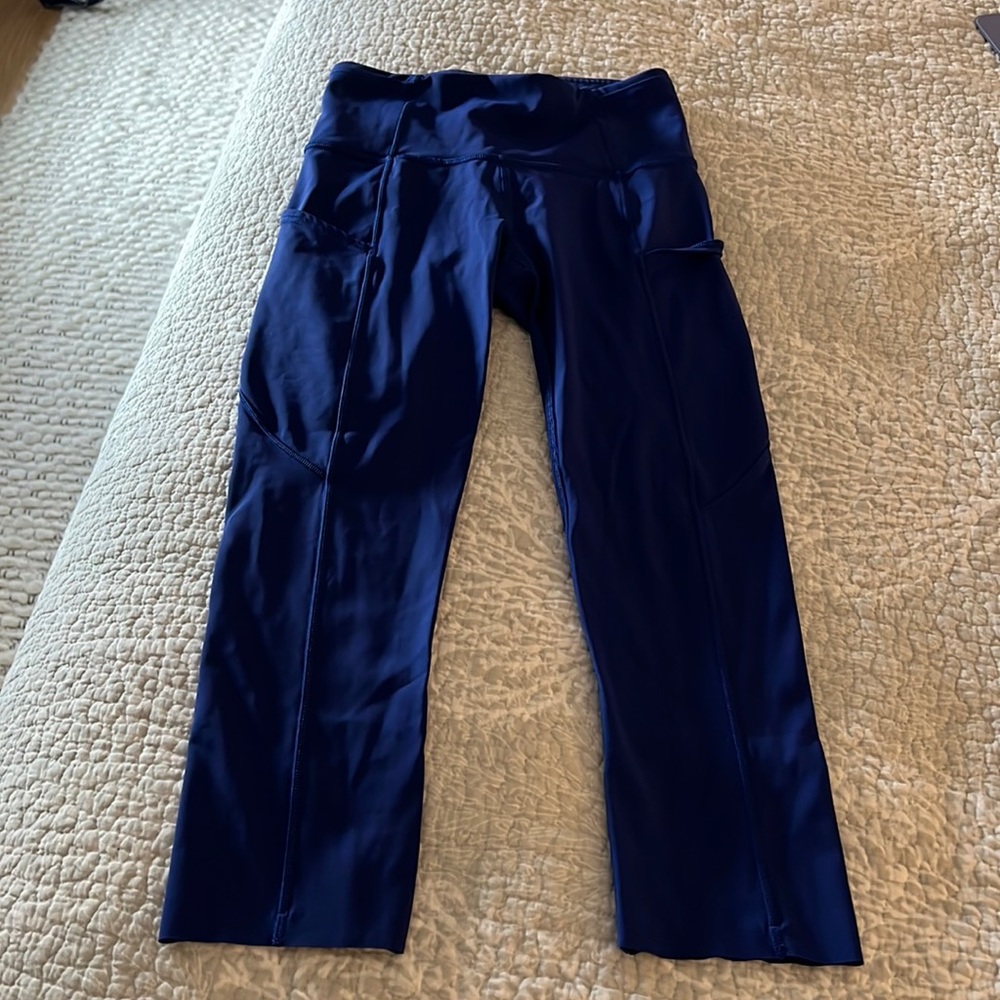 Lululemon size 2 royal blue capri
